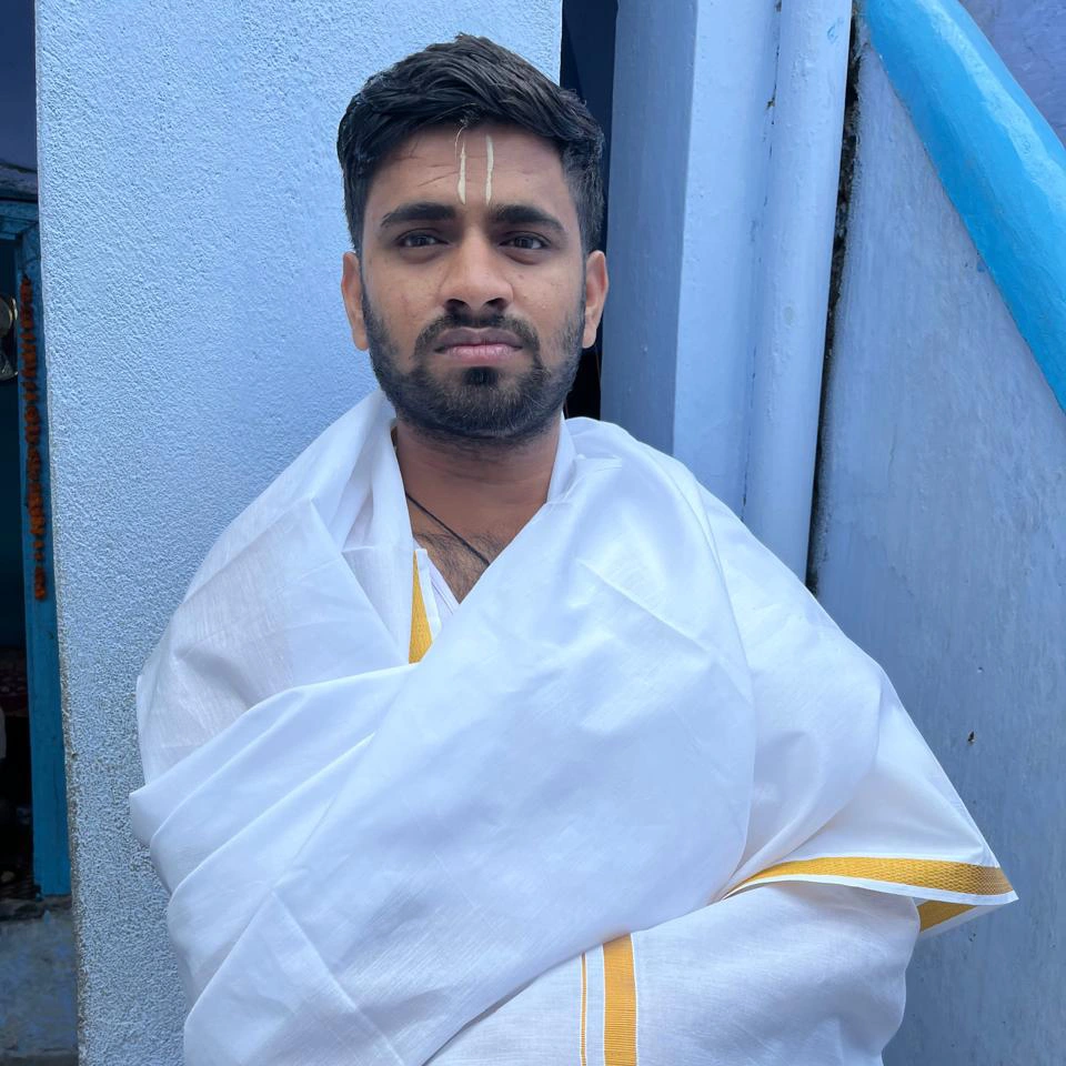 Pandit Lakshman Ji - Experienced Vedic Ritual Specialist